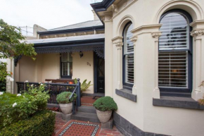 94 Highett - 5 bedroom, 3 car parks - Luxury House